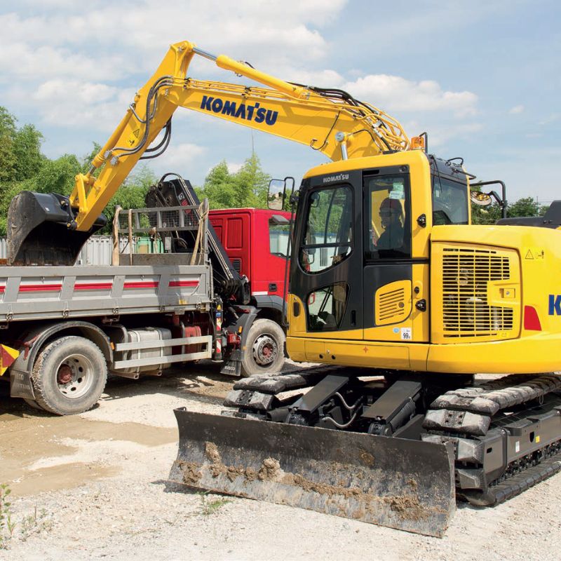 escavatore idraulico komatsu PCUS  versatile noleggio tecnostrutture