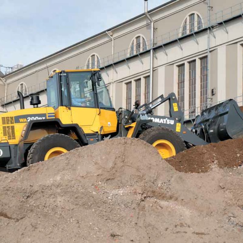 pala gommata facile riempimento benna WAPZ  komatsu noleggio vendita tecnostrutture